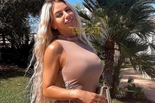 巨乳保姆:身材火辣的她如何逆袭成健身模特