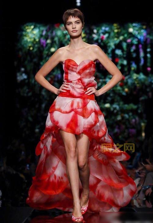 手机上能把衣服p光的软件下载,是真的吗?