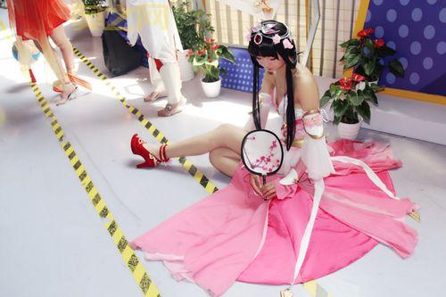 2D甄姬和两个小孩BBS是什么？剧情内容详细介绍！