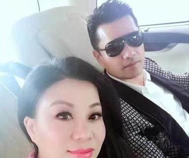 三任妻子都是美人_62岁吕良伟近照曝光_吕良伟老婆的图片