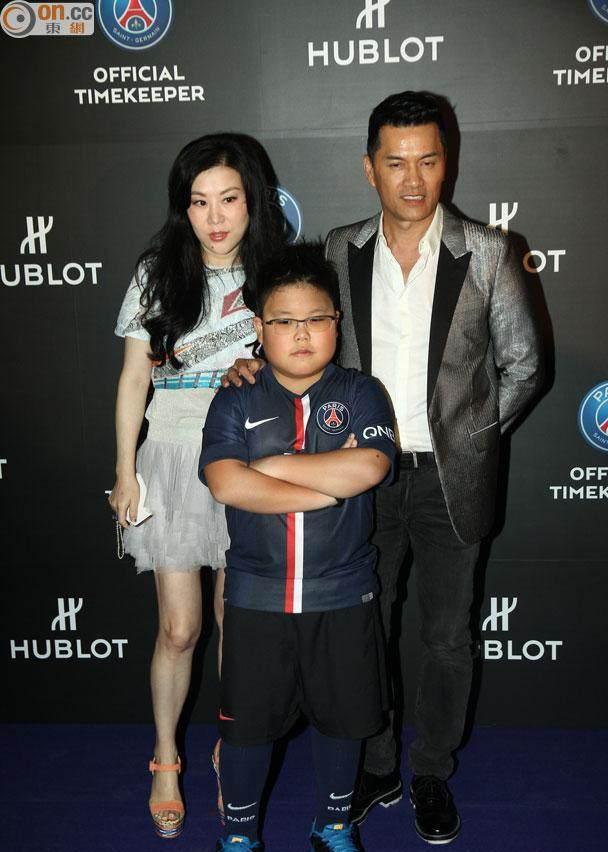 吕良伟老婆的图片_62岁吕良伟近照曝光_三任妻子都是美人