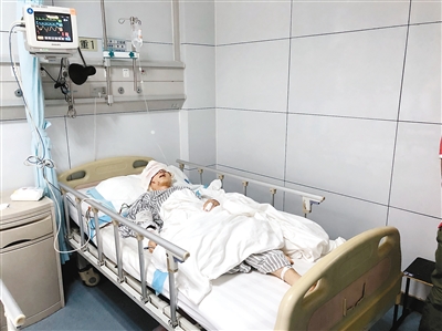 西工大博士生进山被野生动物袭击追踪｜手术很顺利 眼睛保住了 博士生讲述遭黑熊袭击后自救过程