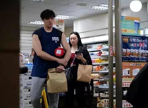 寇家瑞帅气_寇世勋父子合照_寇家瑞个人经历