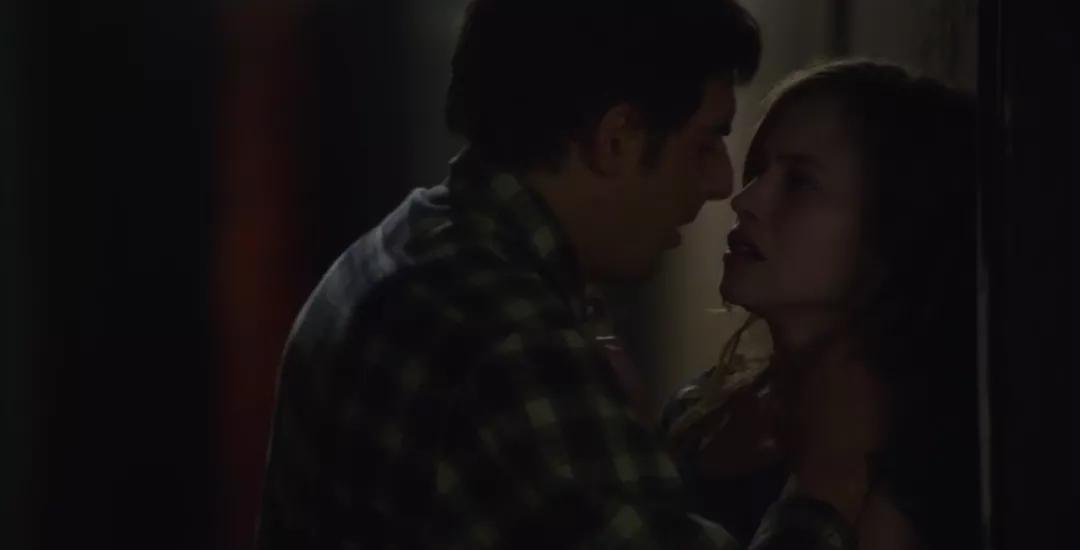 白雪公主七个小矮人恋爱情节_白雪公主成人版剧情解析_白雪公主和七个小矮人真人版电影