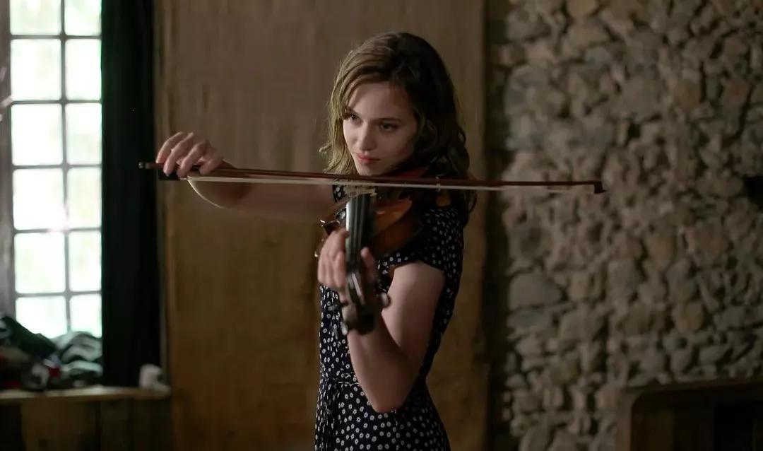 白雪公主和七个小矮人真人版电影_白雪公主成人版剧情解析_白雪公主七个小矮人恋爱情节