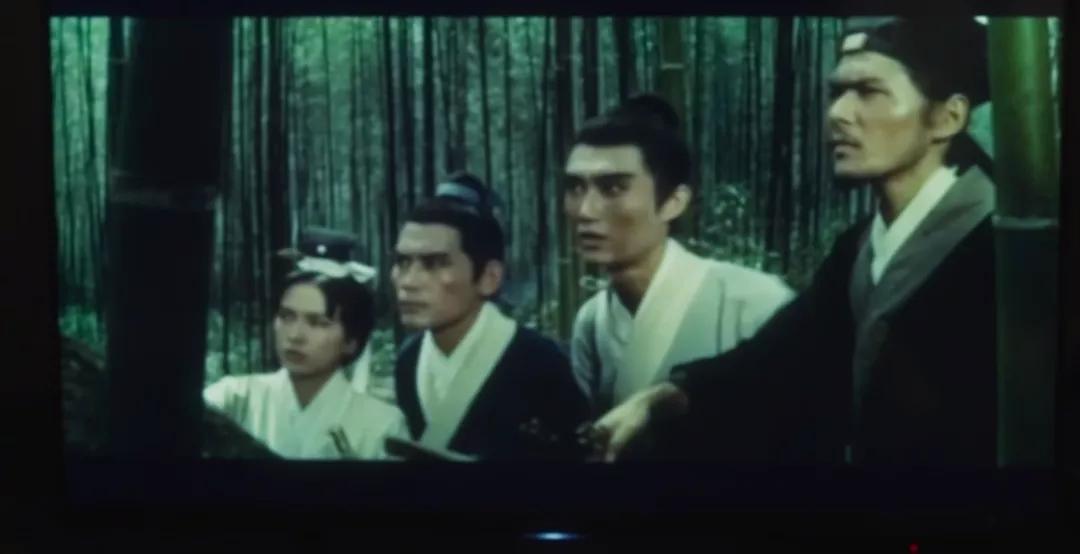 白雪公主成人版剧情解析_白雪公主和七个小矮人真人版电影_白雪公主七个小矮人恋爱情节