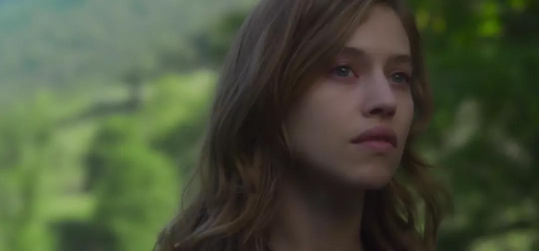 白雪公主和七个小矮人真人版电影_白雪公主成人版剧情解析_白雪公主七个小矮人恋爱情节