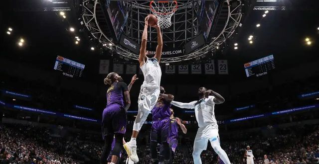 森林狼vs尼克斯_东契奇与爱德华兹对决分析_湖人对阵森林狼季后赛预测