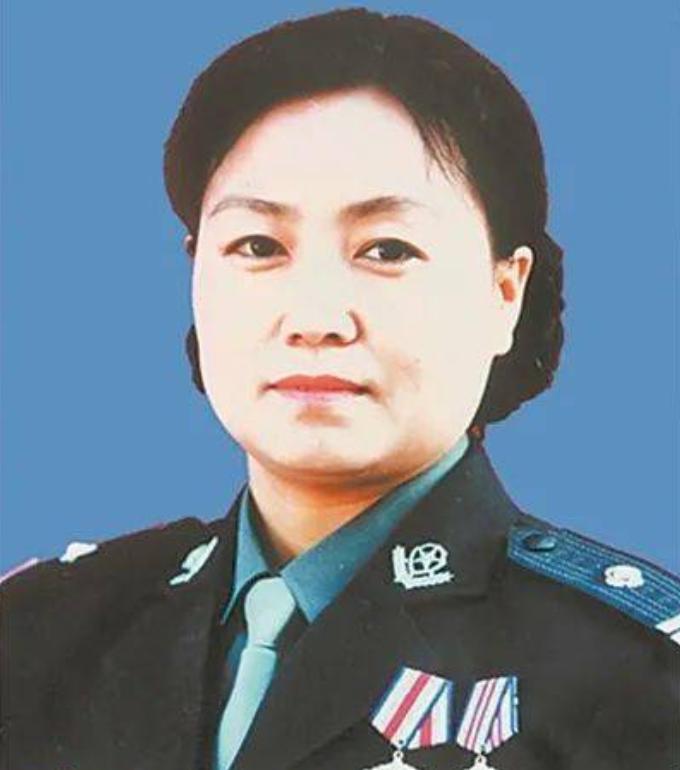 任长霞 2004年车祸牺牲 登封市人民爱戴的公安局长_任长霞出殡视频新闻