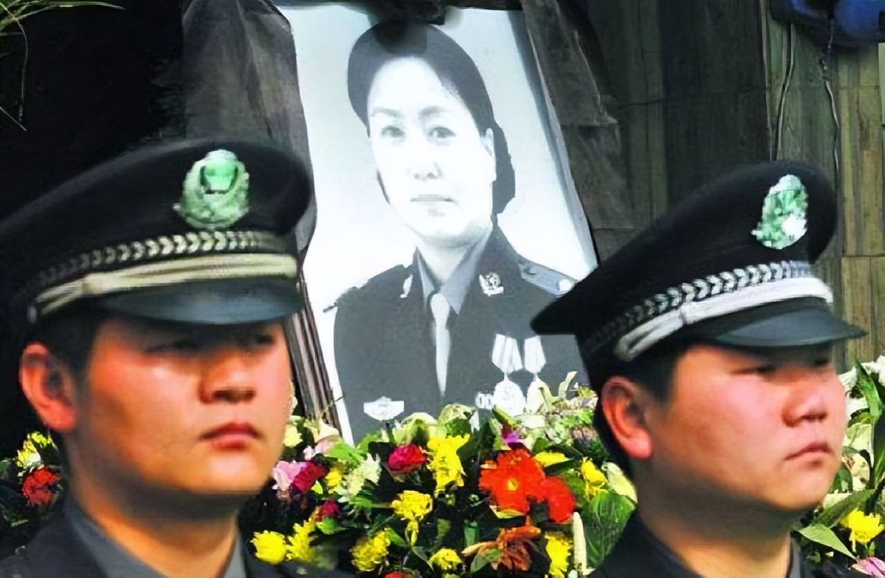 任长霞出殡视频新闻_任长霞 2004年车祸牺牲 登封市人民爱戴的公安局长