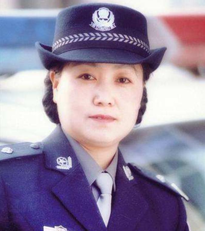 任长霞 2004年车祸牺牲 登封市人民爱戴的公安局长_任长霞出殡视频新闻