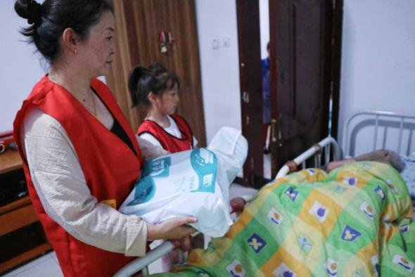 红领巾慈善义工服务队 慈善义工活动 弱势群体关爱_暑假义工活动感受