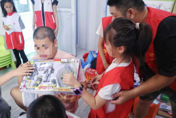 红领巾慈善义工服务队 慈善义工活动 弱势群体关爱_暑假义工活动感受