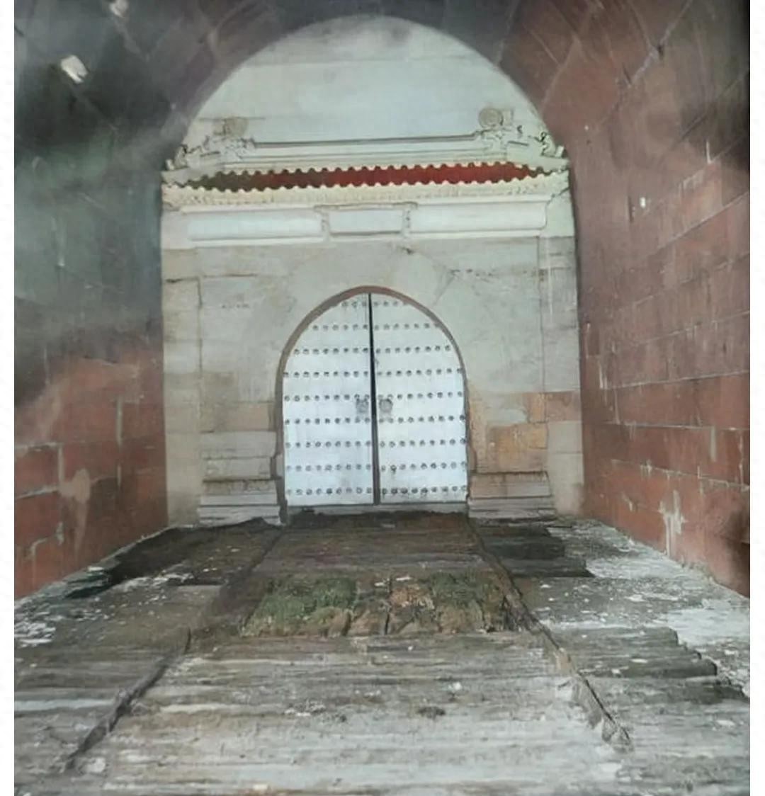 定陵挖出万历骨，郭沫若现场揭秘！