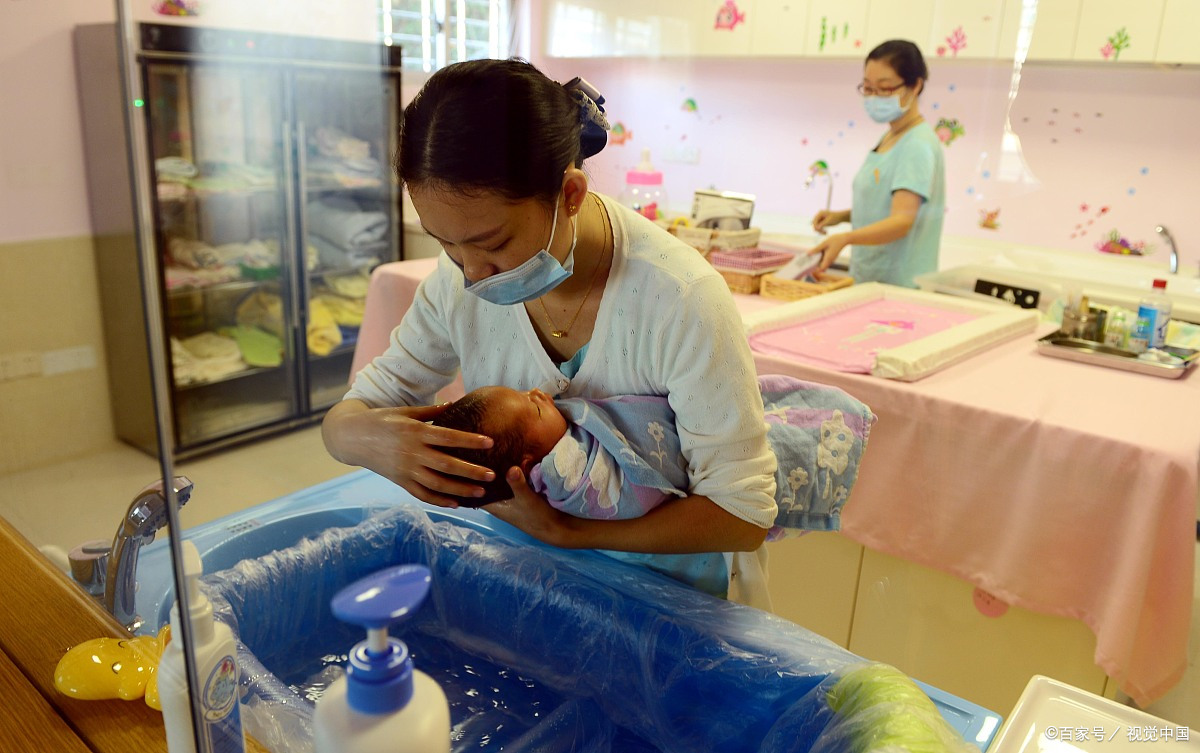 新生儿小脸憋红怎么办_新生儿小脸憋红原因_婴儿拉稀脸也憋得通红怎么回事