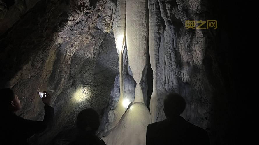 尤菲去山洞冒险发现了什么宝贝？山洞深处的秘密大公开！