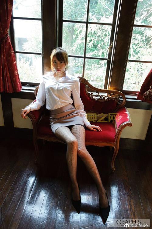 小仓艾莉丝好看吗？大量美图让你一次看个够！