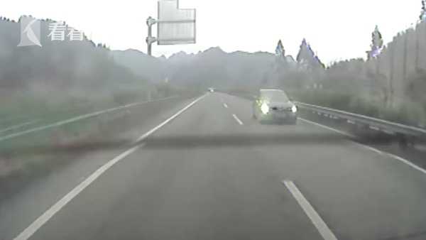 弹弓碰瓷蛇形走位 宝马男高速拦停车辆强行私了