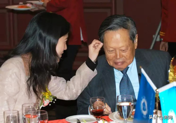 杨振宁与翁帆的婚姻生活_杨振宁和孩子的关系_杨振宁与杜致礼的爱情故事
