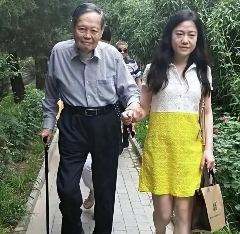 杨振宁翁帆婚姻真相_杨振宁翁帆财产分配_杨振宁和孩子的关系