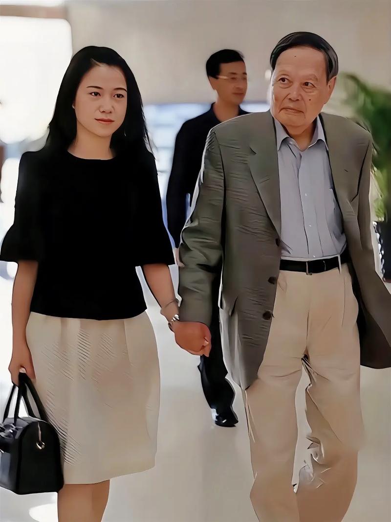 杨振宁翁帆婚姻真相_杨振宁和孩子的关系_杨振宁翁帆财产分配