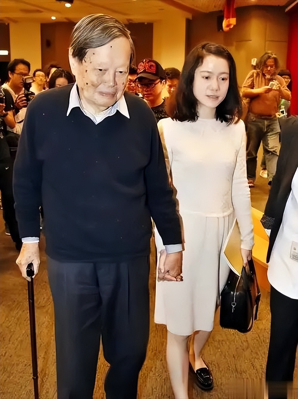 杨振宁和孩子的关系_杨振宁翁帆财产分配_杨振宁翁帆婚姻真相