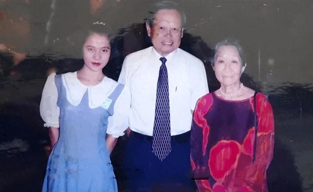 杨振宁与翁帆婚姻故事_杨振宁晚年感情经历_杨振宁和孩子的关系