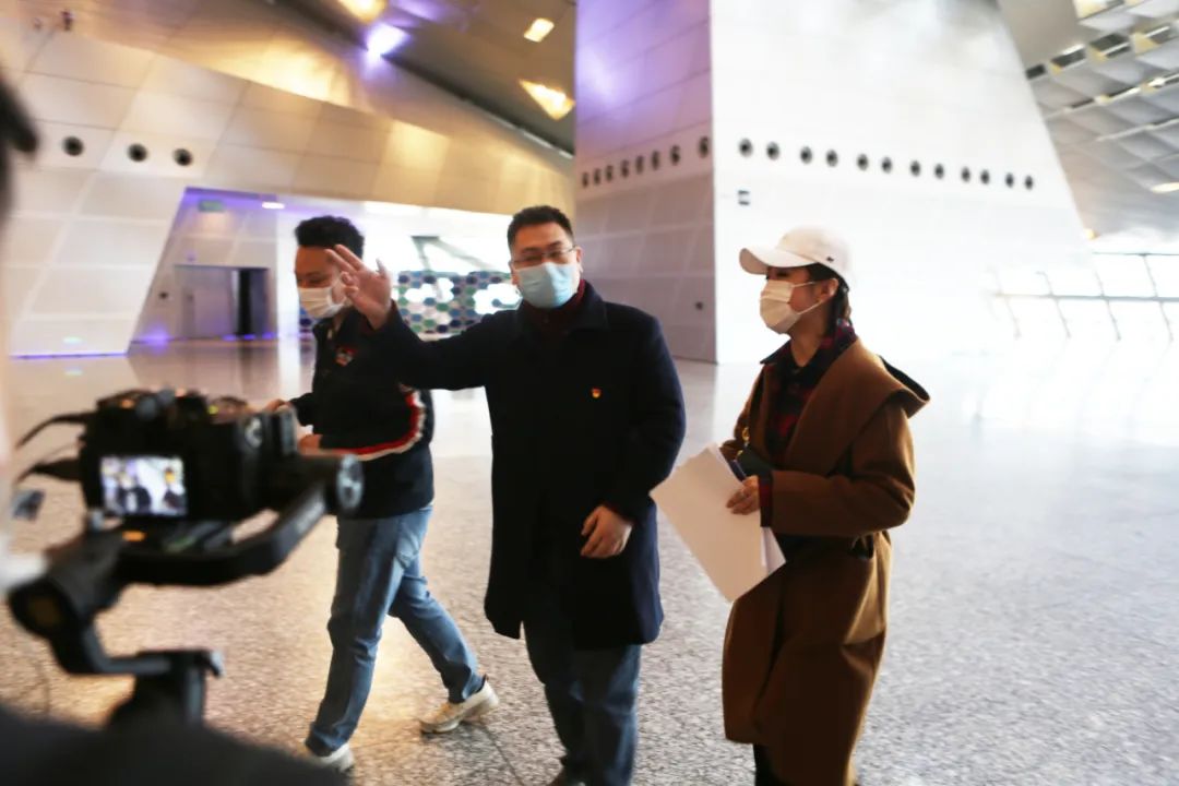 大连第二场网络招商引资推介会_大连新闻传媒集团全媒体主播组合_大连新闻直播视频