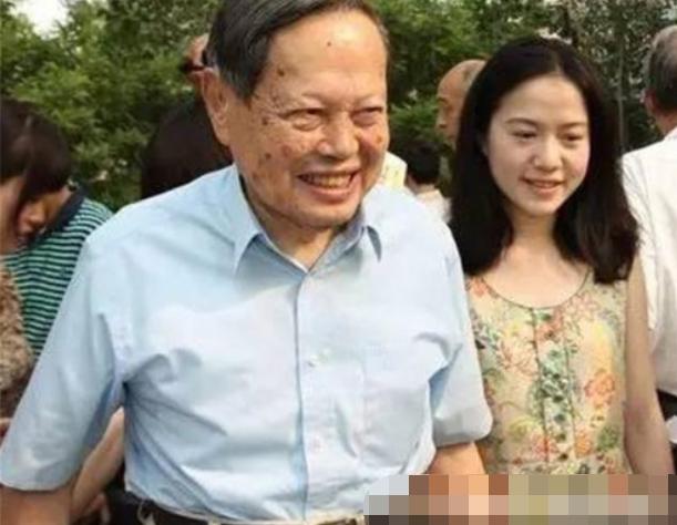 杨振宁与翁帆的爱情故事_杨振宁翁帆婚姻幸福_杨振宁和孩子的关系