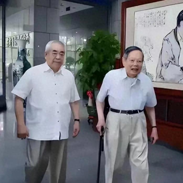 范曾与杨振宁：同是老夫少妻，经营感情各有不同，他这点真学不来