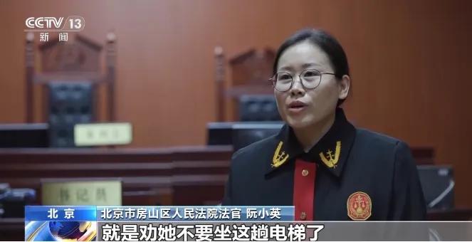 宠物狗咬人被踢反索赔_电梯宠物狗咬伤索赔_新闻：狗咬人