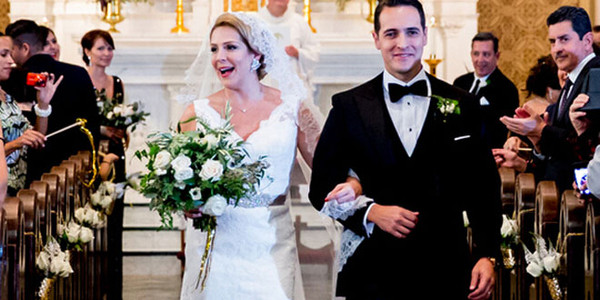 婚礼接吻小游戏_婚礼趣味游戏_偷吻小游戏