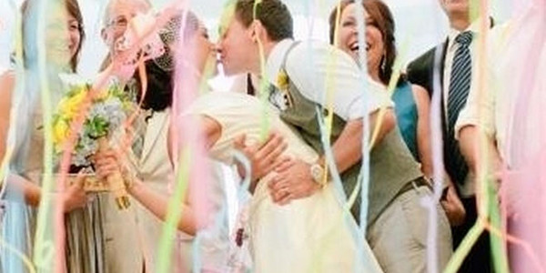 婚礼趣味游戏_婚礼接吻小游戏_偷吻小游戏