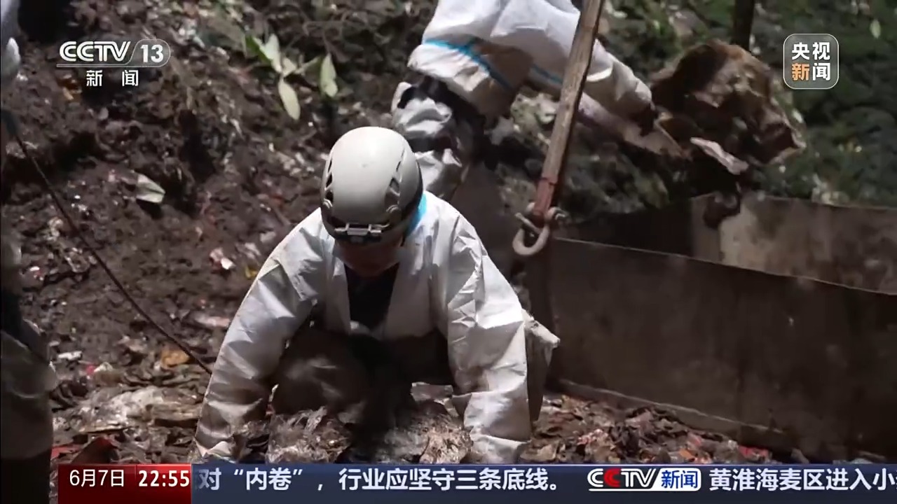 大田坑天坑溶洞清理工作_张家界 新闻_张家界慈利县天然溶洞垃圾清理