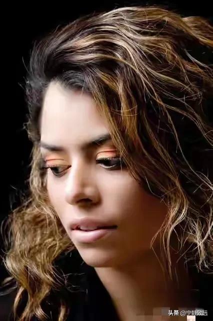 被困五年女孩故事_囚禁少女_极端困境下的精神折磨