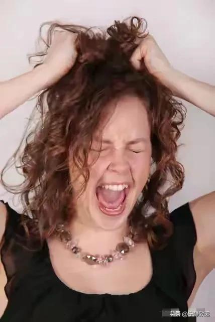 极端困境下的精神折磨_囚禁少女_被困五年女孩故事