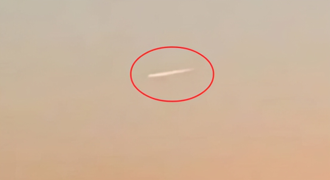 广州上空出现“不明发光物”，一路向北飞行，速度相当快