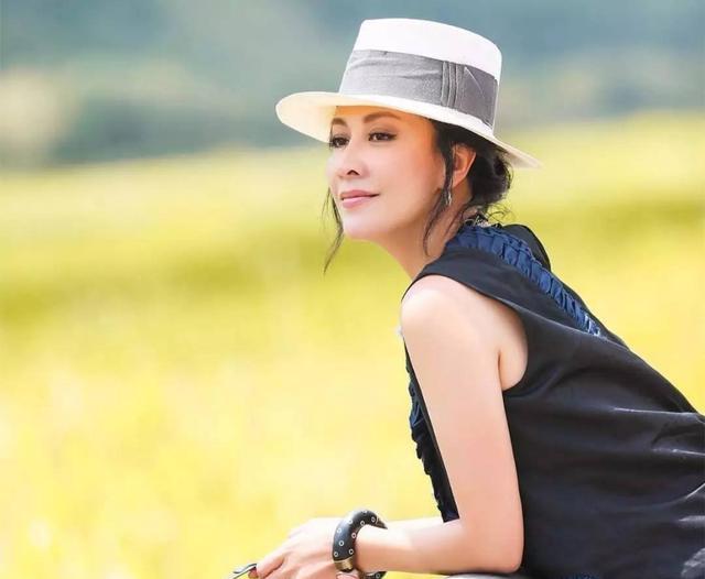 当年刘嘉玲被带走3小时，12年后照片流出却选择原谅，怎么回事？