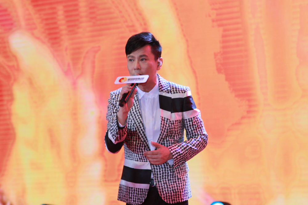 张信哲爱网特2016周年盛典_张信哲我是歌手改编_普通人怎么联系张信哲