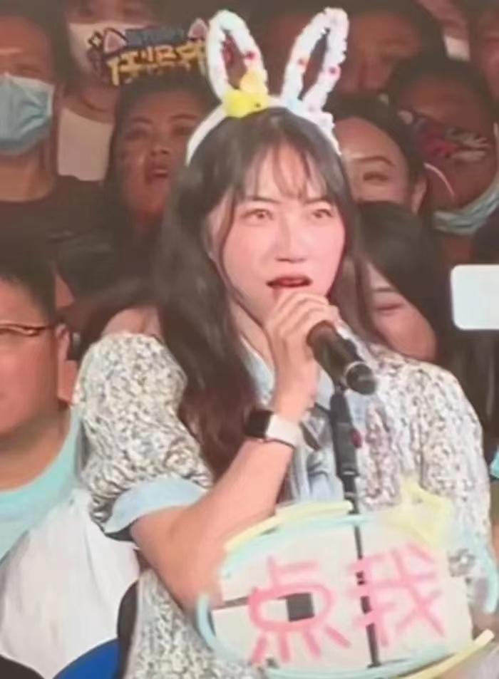 普通人怎么联系张信哲_张信哲不认识事件_华语乐坛过气歌手演唱会