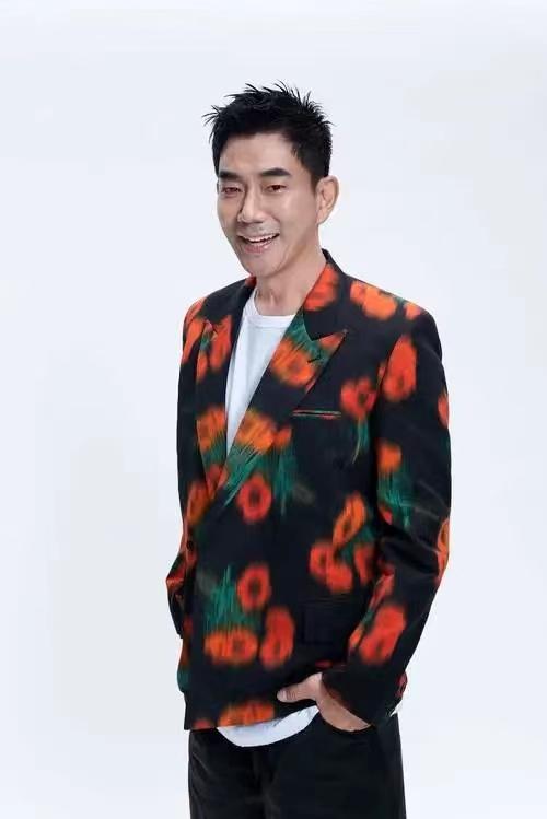 普通人怎么联系张信哲_华语乐坛过气歌手演唱会_张信哲不认识事件