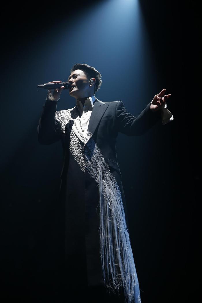 普通人怎么联系张信哲_华语乐坛过气歌手演唱会_张信哲不认识事件