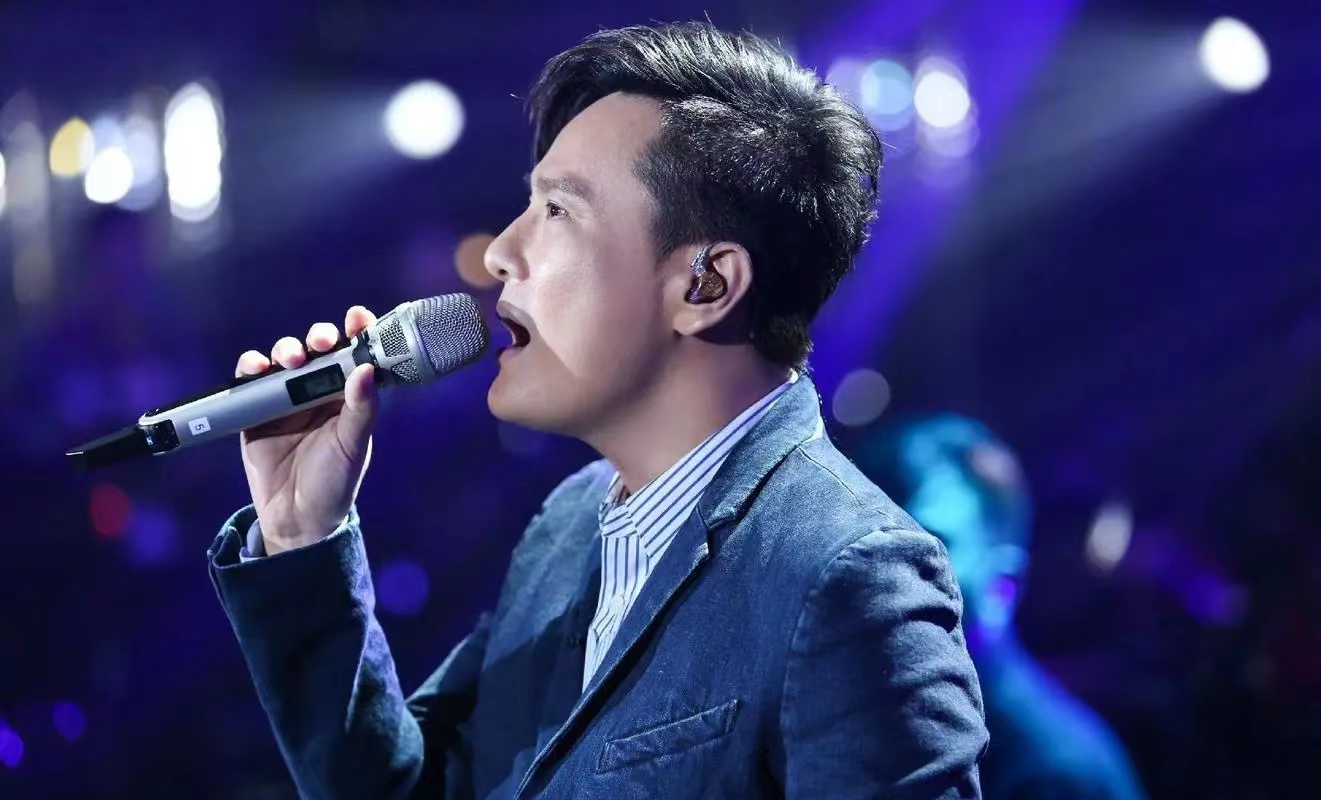 张信哲不认识事件_普通人怎么联系张信哲_华语乐坛过气歌手演唱会