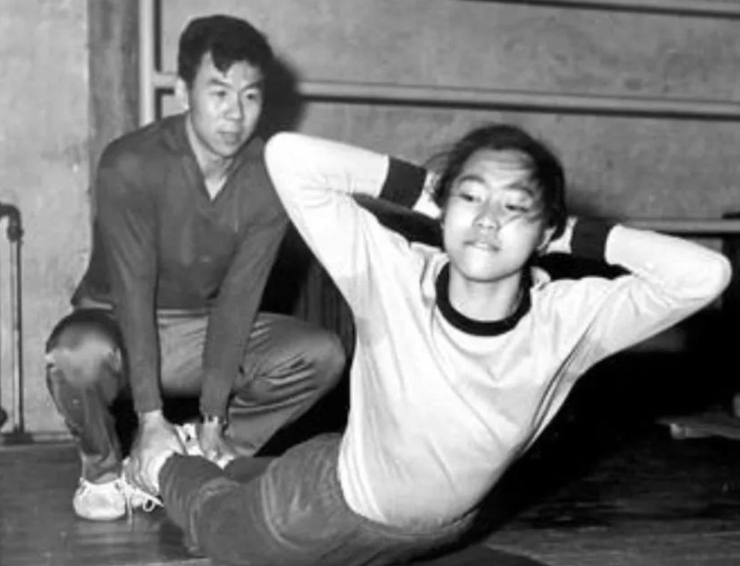 梁艳传奇人生_女排梁艳女儿_中国女排五连冠