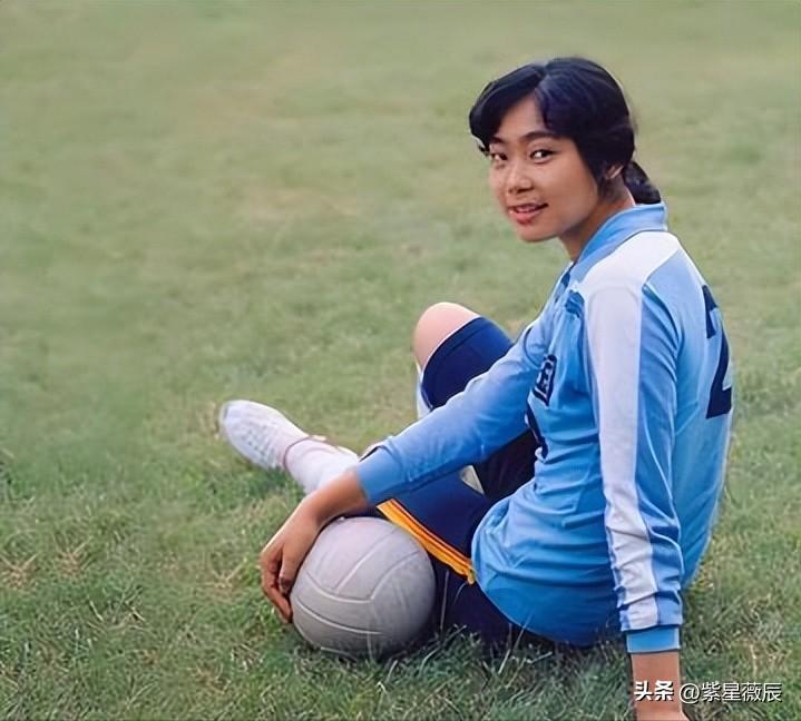 梁艳 中国女排五连冠 退役后的生活_女排梁艳女儿