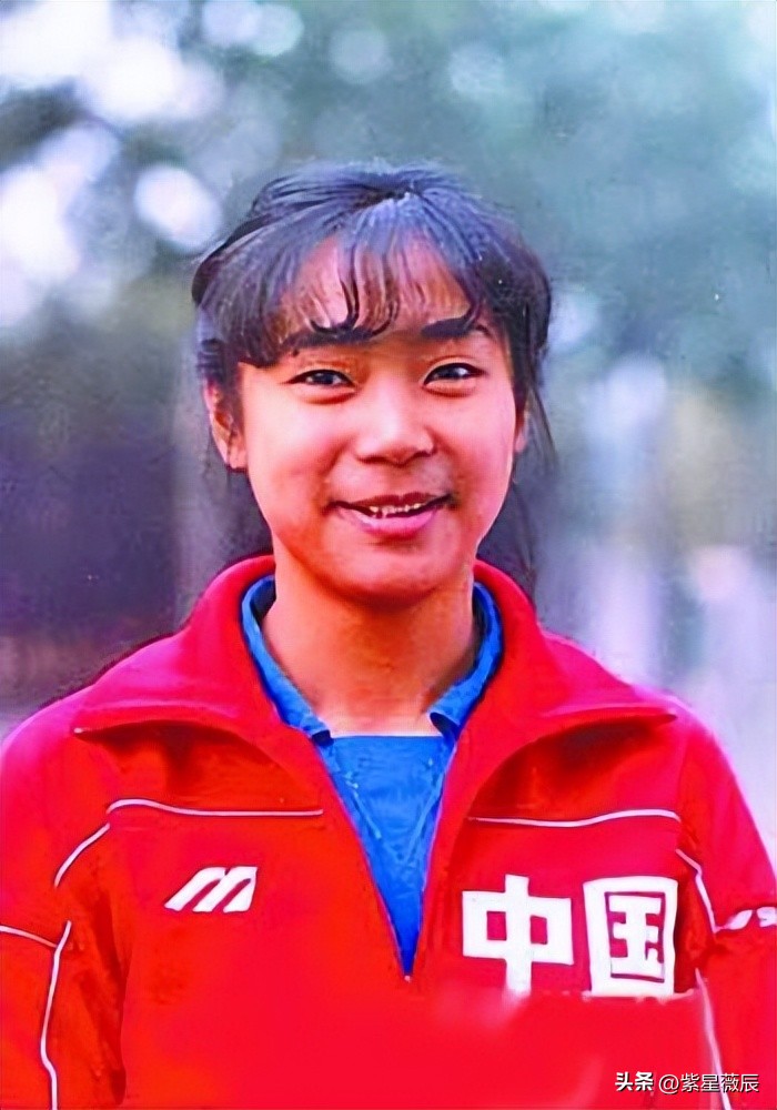 梁艳 中国女排五连冠 退役后的生活_女排梁艳女儿