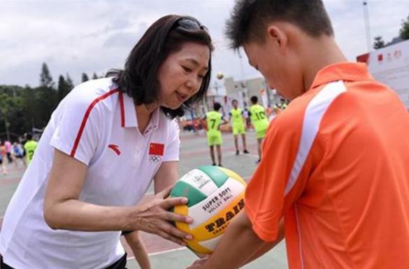 还记得中国女排唯一的5冠王吗？如今身价上亿，女儿还是清华博士