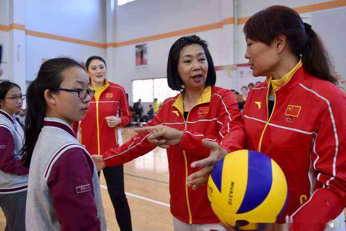 梁艳 中国女排传奇运动员 身价过亿女儿清华博士_中国女排唯一五冠王 梁艳 退役后发展_女排梁艳女儿