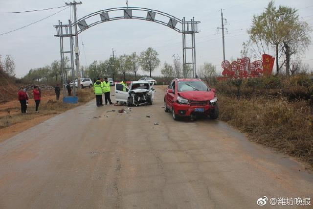 雾天赶路 路口撞车致两人死亡