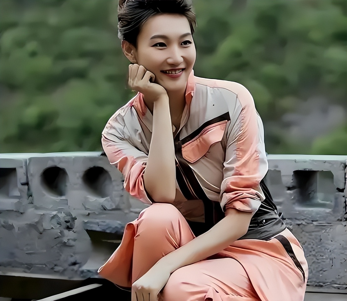 新闻联播欧阳夏丹婚姻_央视女主持未婚名单_李梓萌欧阳夏丹柴璐梁艳龙洋